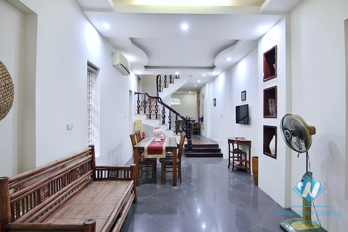 A good deal for 3 bedroom  house in Xuan dieu, Tay ho, Ha noi